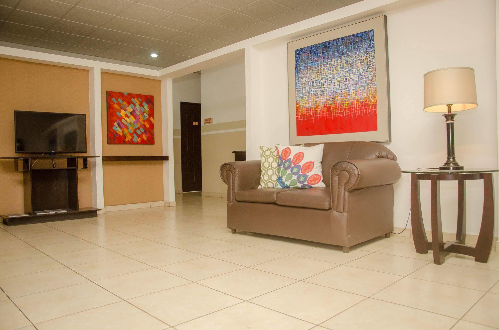 Hotel Residencial Cervantes David Esterno foto