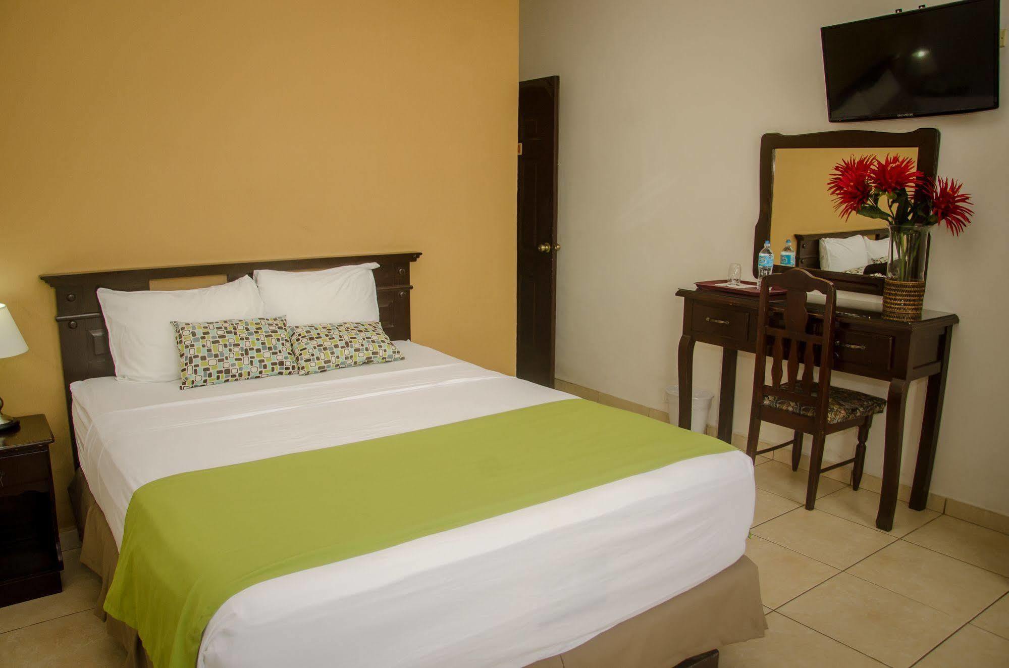 Hotel Residencial Cervantes David Esterno foto