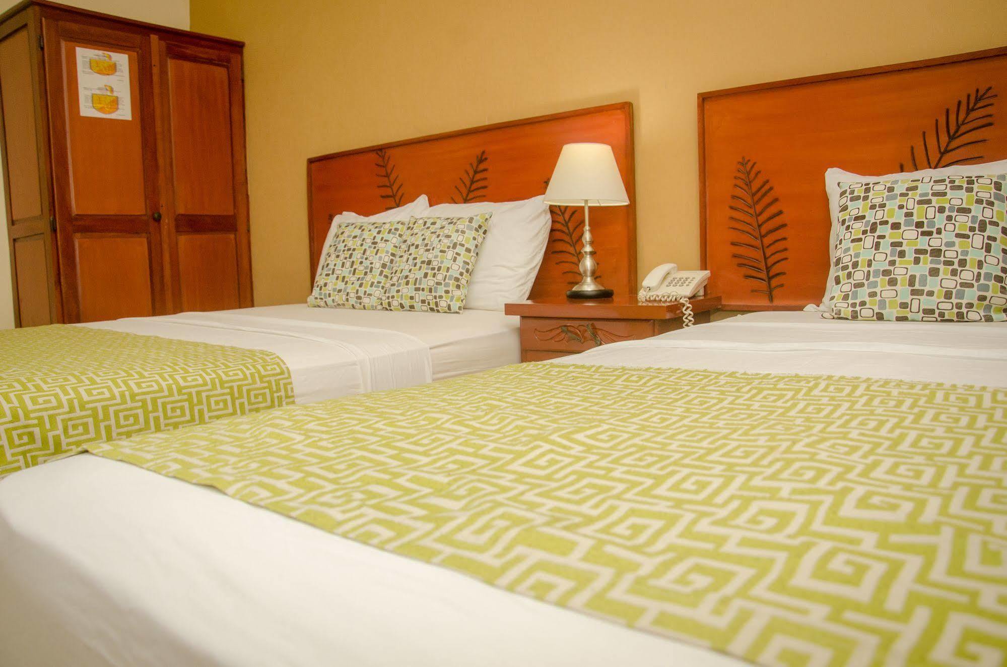 Hotel Residencial Cervantes David Esterno foto