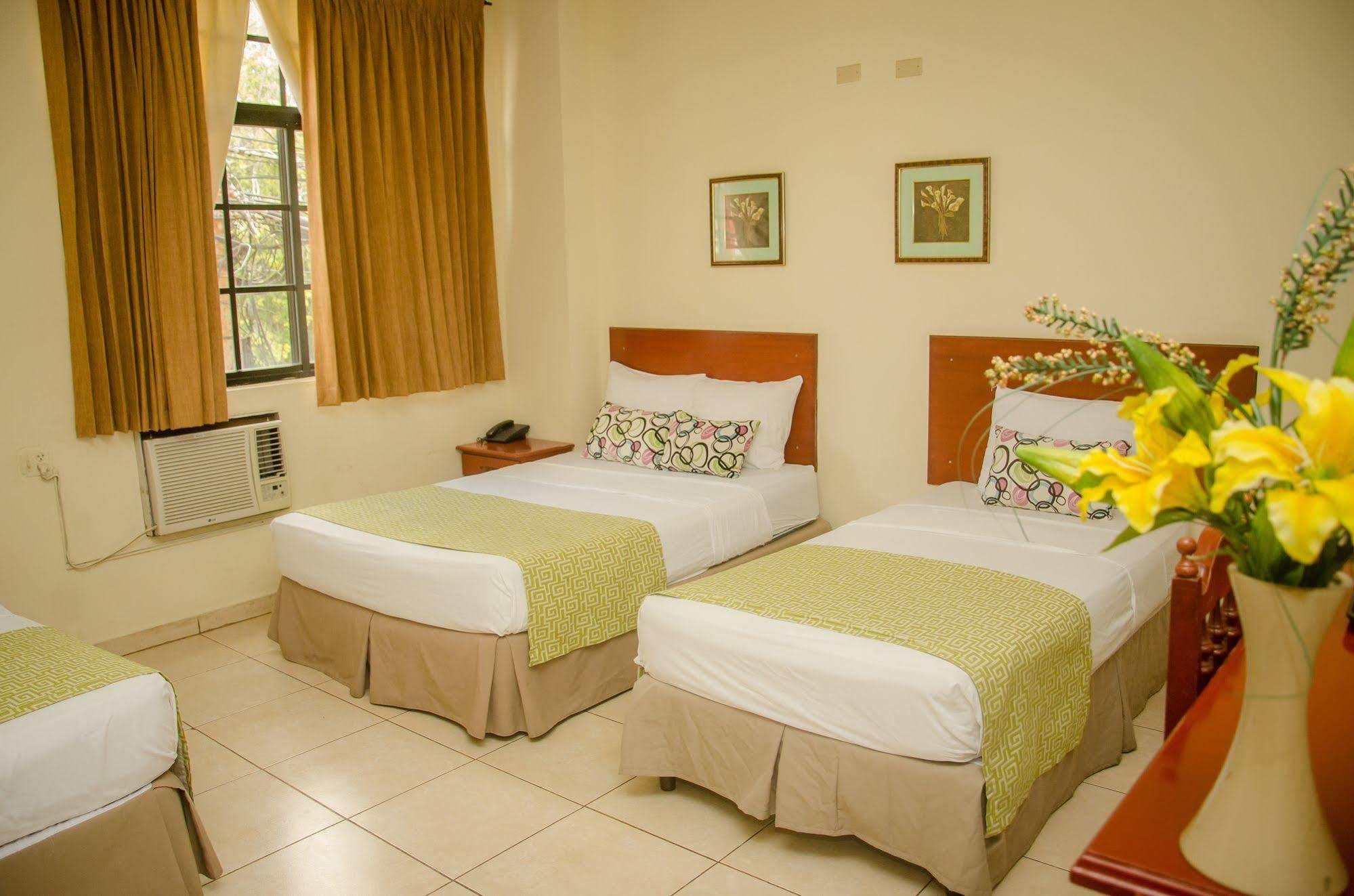 Hotel Residencial Cervantes David Esterno foto