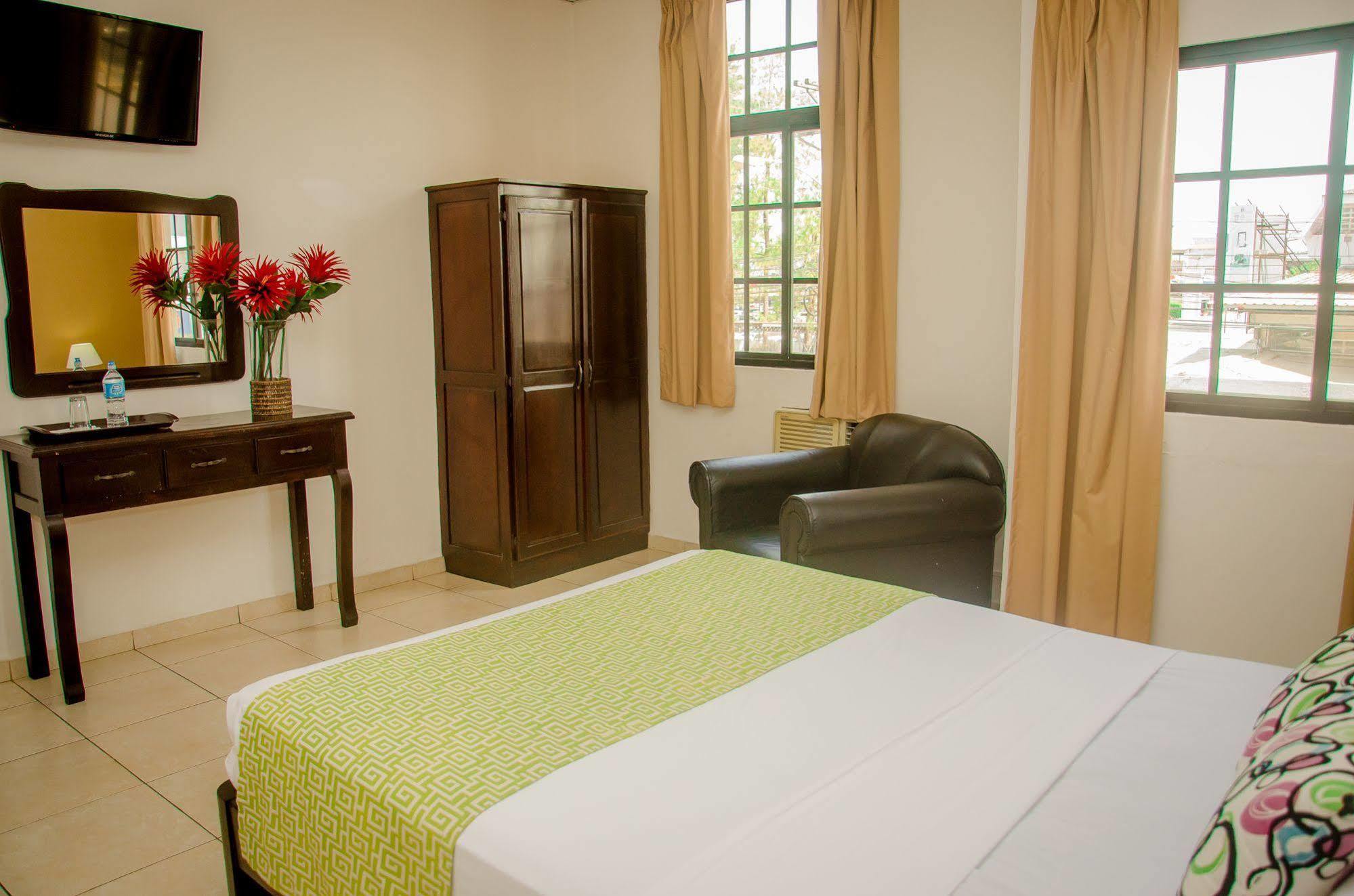 Hotel Residencial Cervantes David Esterno foto
