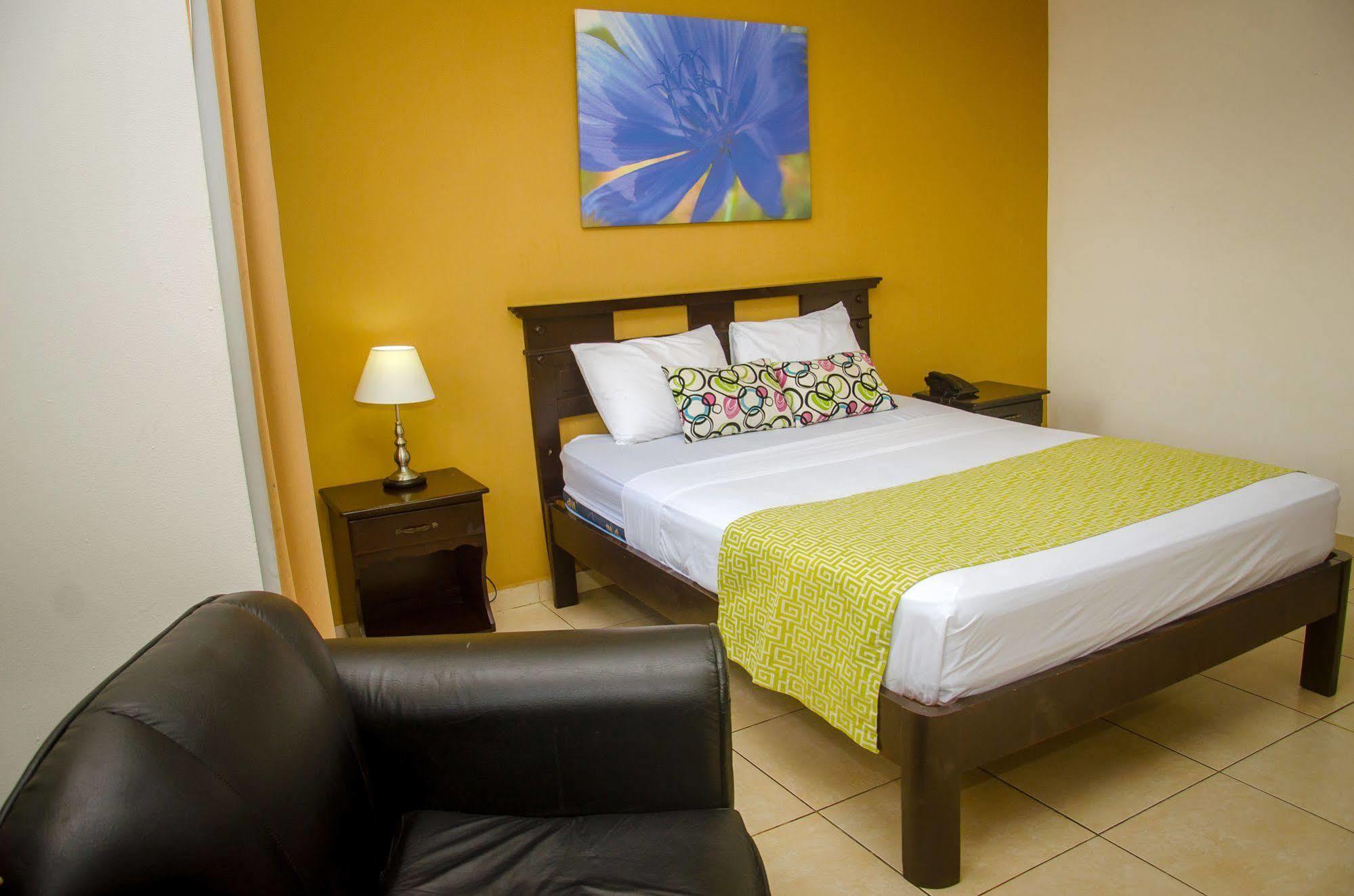 Hotel Residencial Cervantes David Esterno foto