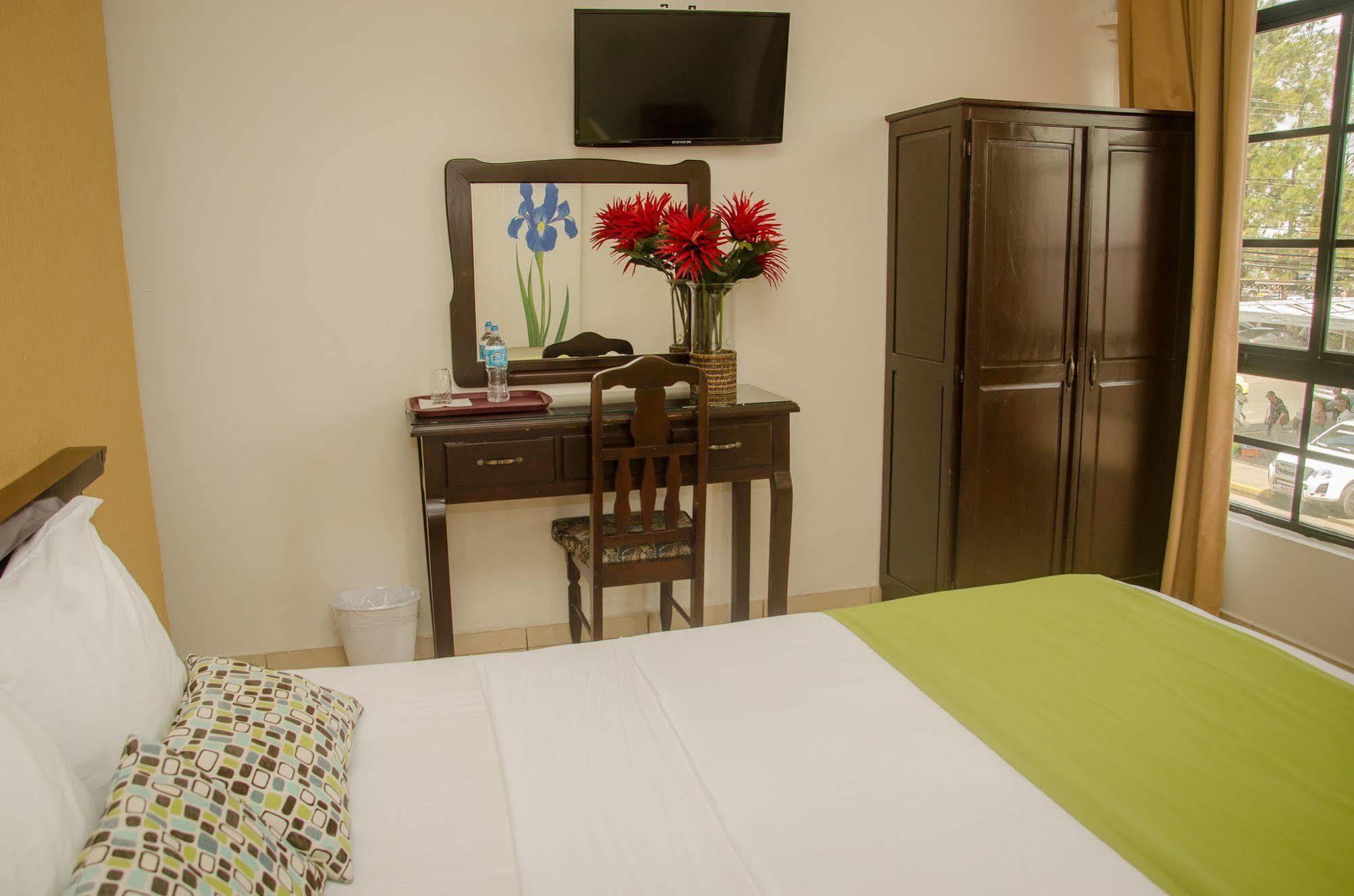 Hotel Residencial Cervantes David Esterno foto