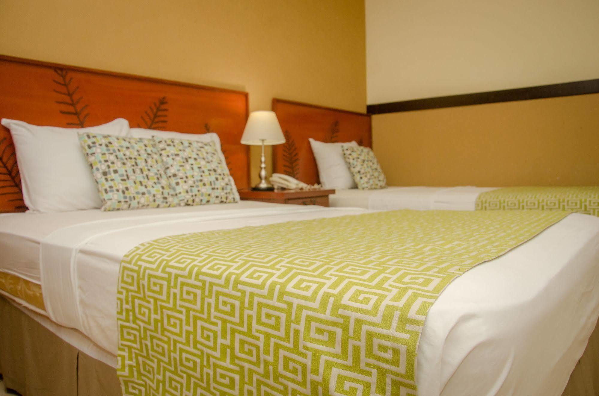Hotel Residencial Cervantes David Esterno foto