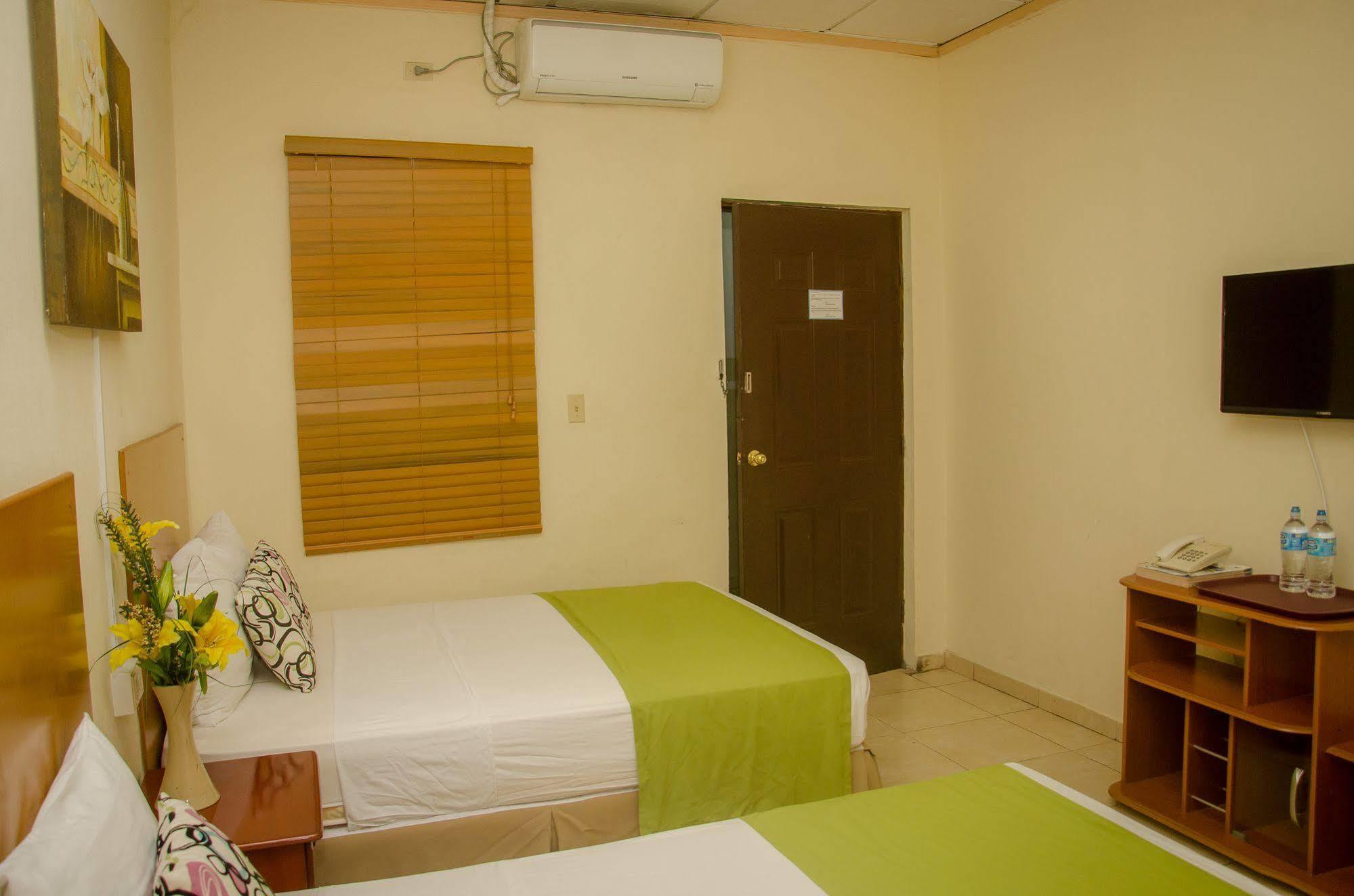Hotel Residencial Cervantes David Esterno foto