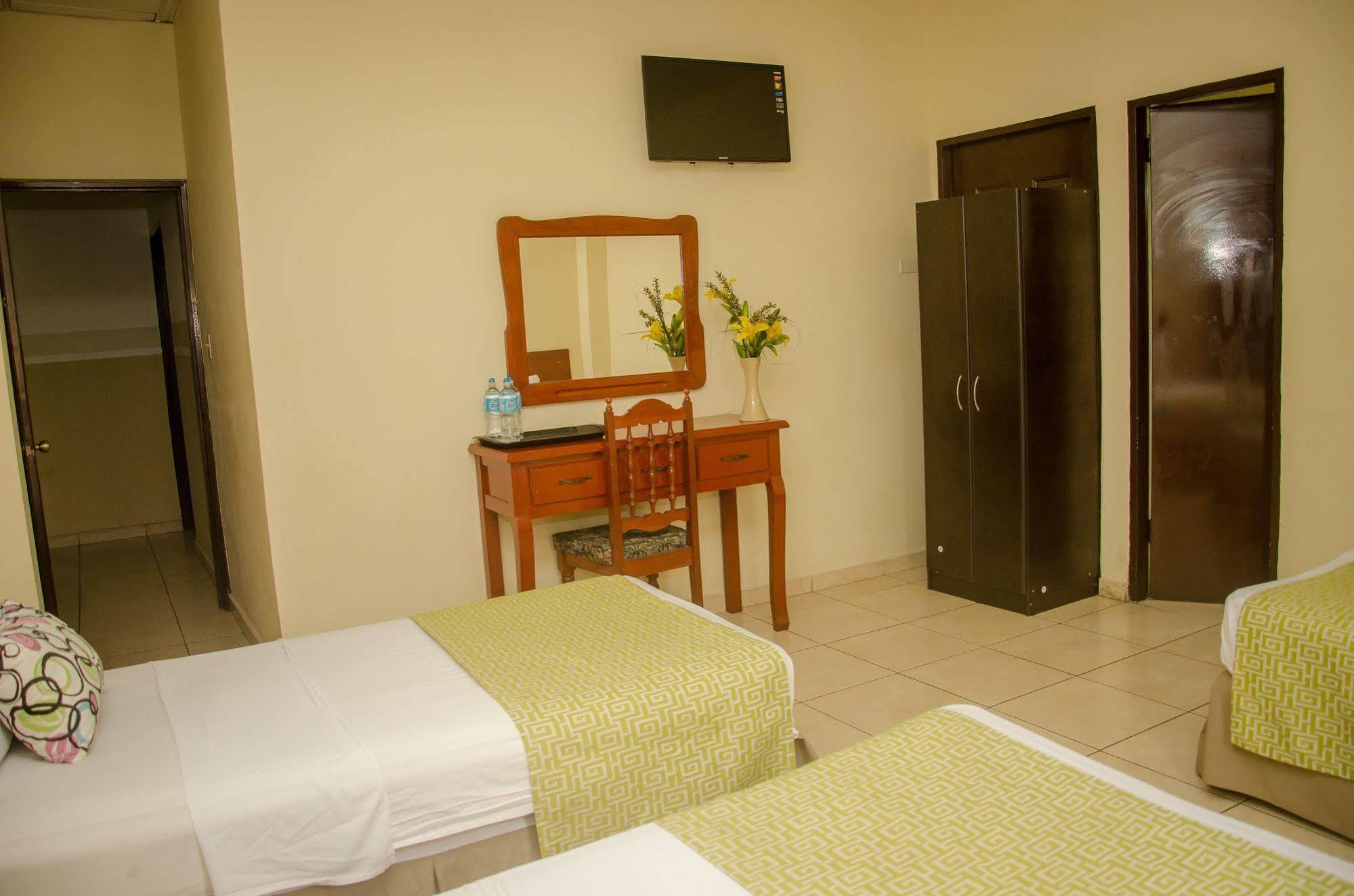 Hotel Residencial Cervantes David Esterno foto