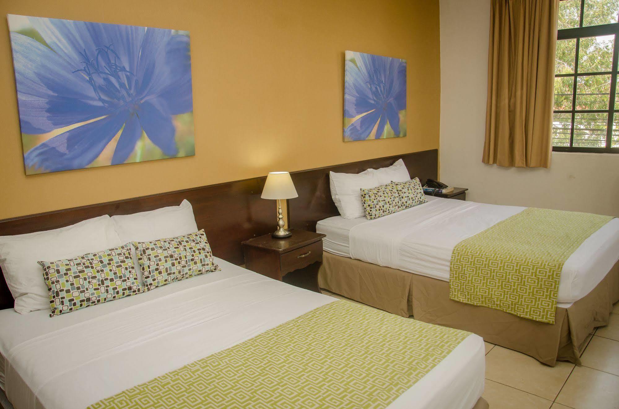 Hotel Residencial Cervantes David Esterno foto