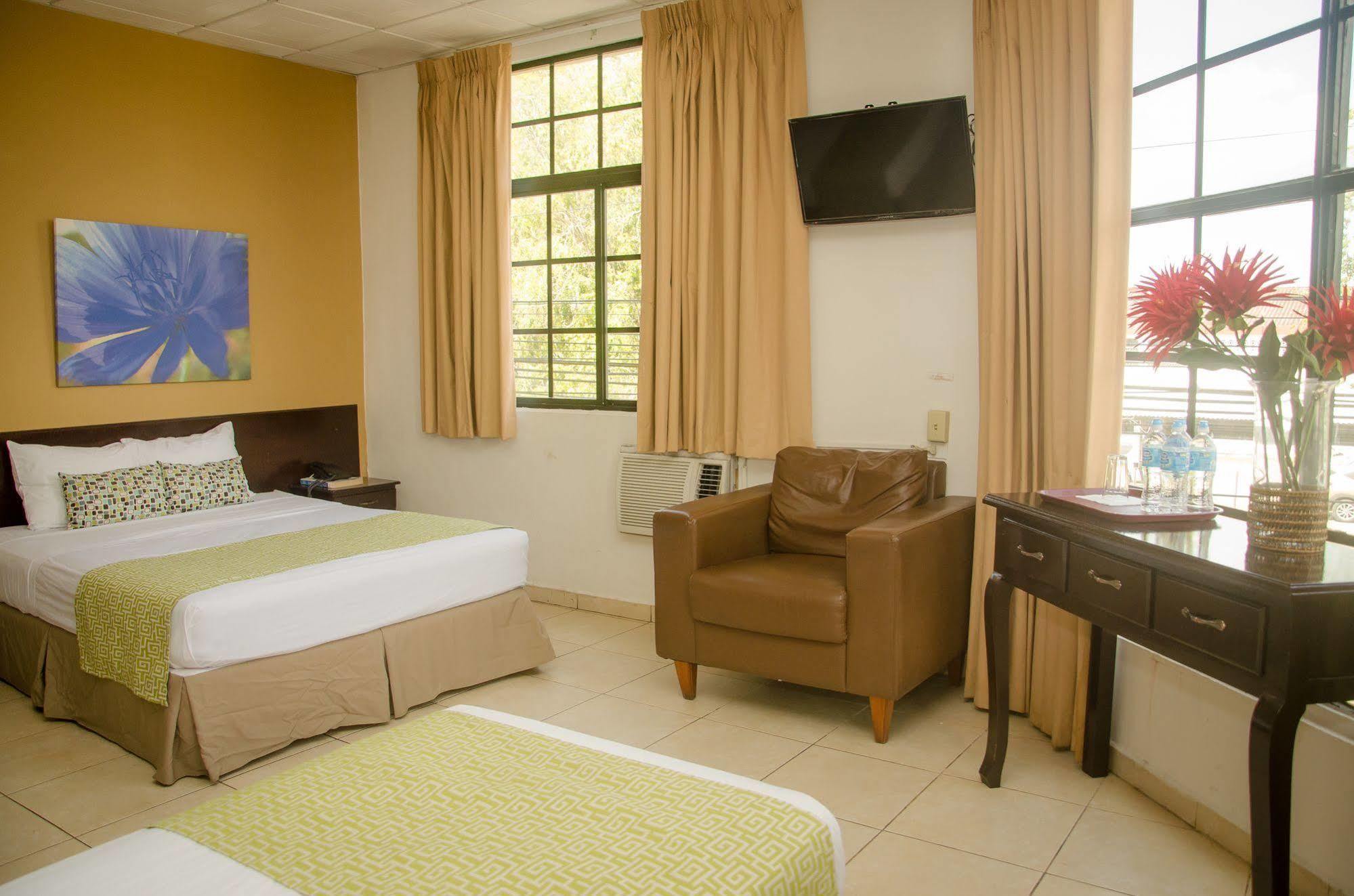 Hotel Residencial Cervantes David Esterno foto